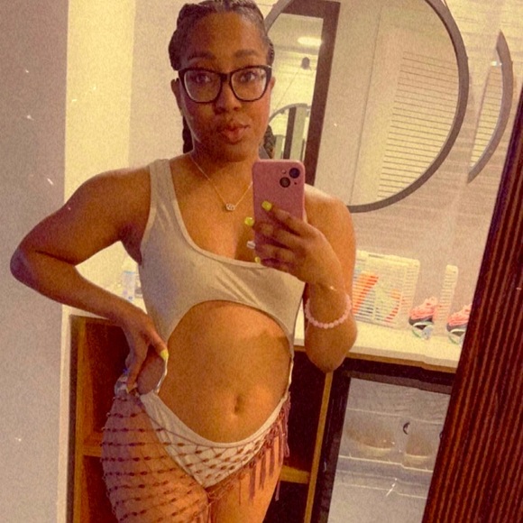 PLT 1 piece cut out swimsuit - Picture 4 of 8